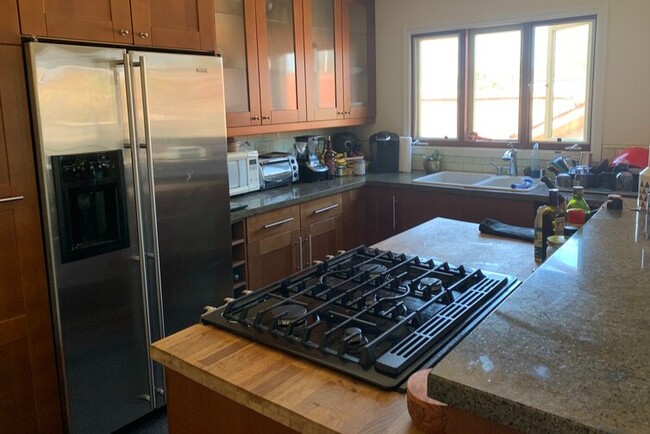 Kitchen - 1827 S Cloverdale Ave