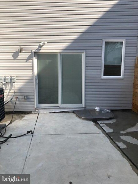 Building Photo - 2564 Frankford Ave