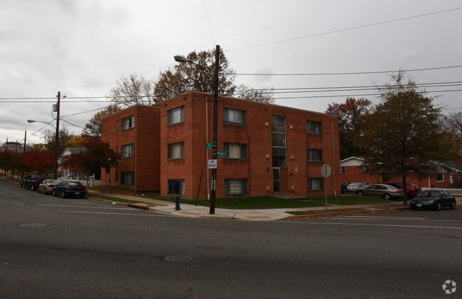 Building Photo - 5055 Meade St NE