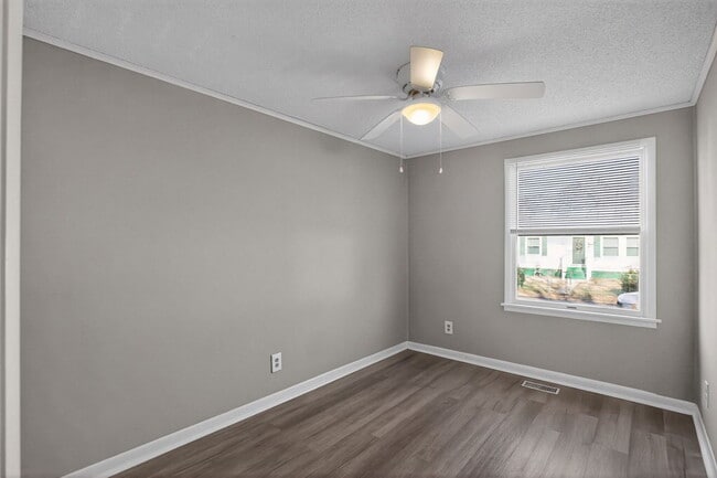 Building Photo - 47499 Southampton Dr