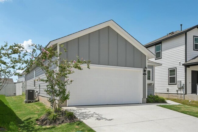 Building Photo - 125 Honeybee Ln