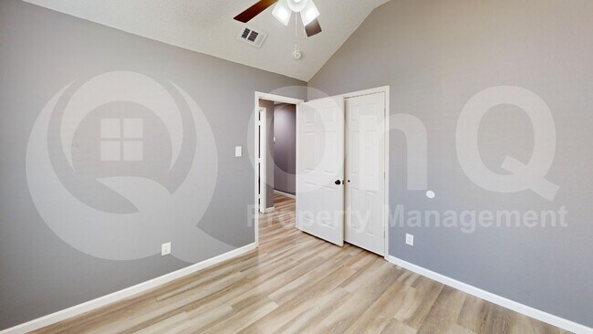 Building Photo - 2536 Beau Dr