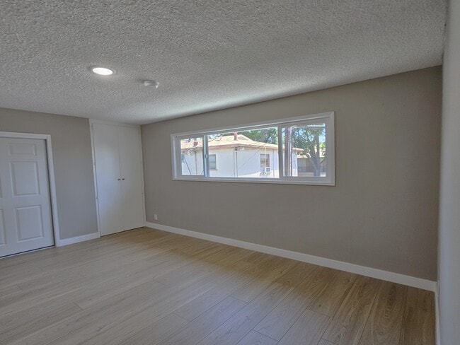 Building Photo - 14037 Oxnard St