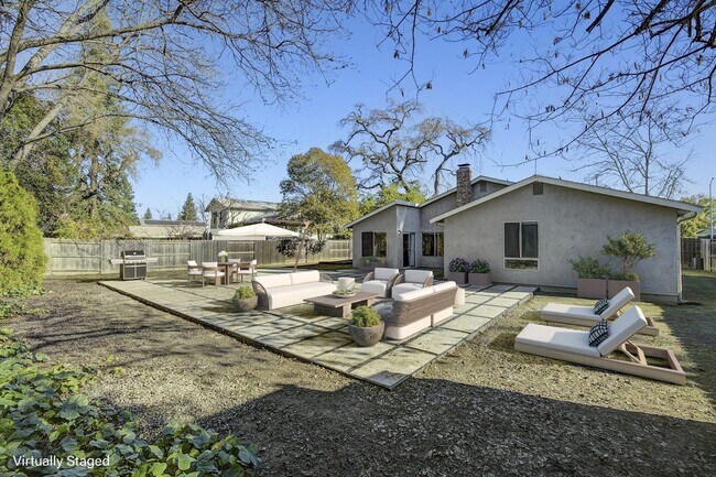 Building Photo - 312 N Alamo Dr