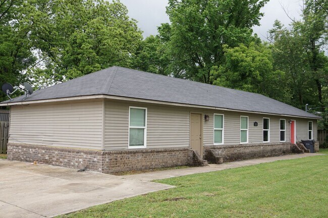 Building Photo - 501 E Allen Ave