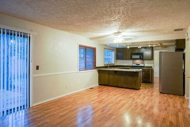 Building Photo - 4 Bedroom home tucked away in Hayden