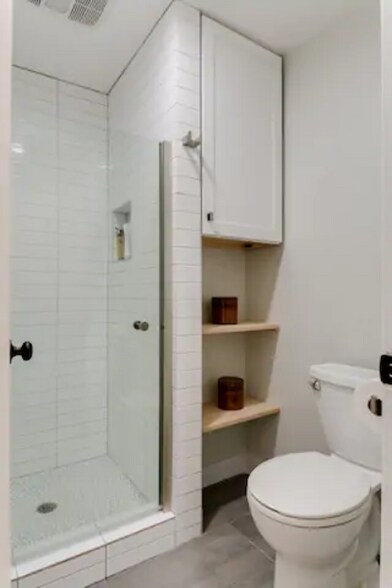 Bathroom #1 - 12014 Kling St