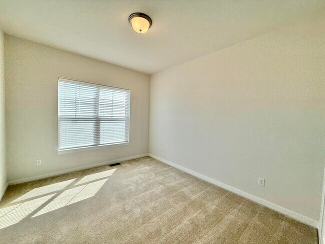 Building Photo - 6394 S Trailwoods Dr