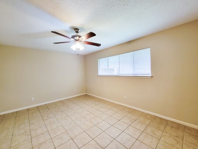 Building Photo - RECENTLY REMODELED 4 BEDROOM 2 BATH HOME I...