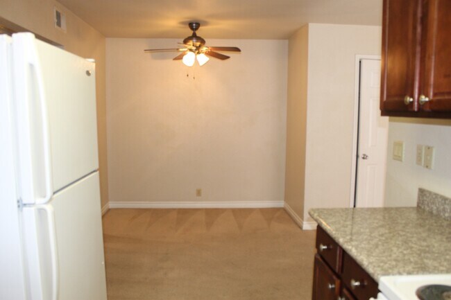 Building Photo - CUTE CONDO 1 BEDROOM, 1 BATHROOM, NEAR STR...