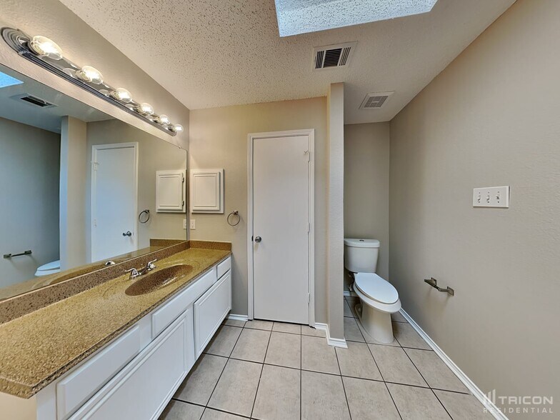 Building Photo - 5208 Wolverton Ct