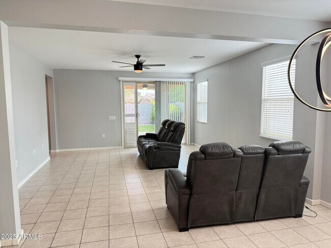 Building Photo - 336 W Tenia Trail