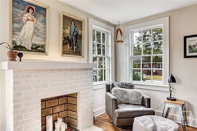 Building Photo - 725 E 53rd St