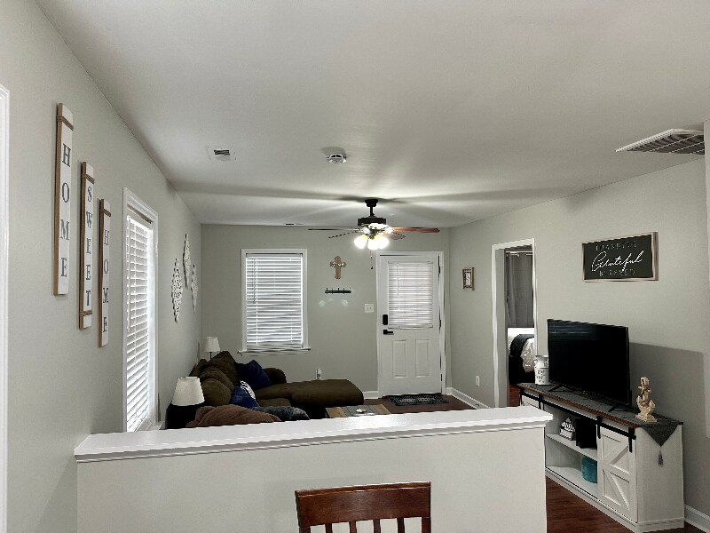 Building Photo - 1642 Thompson Dr