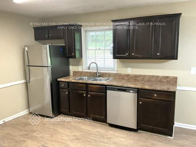 Building Photo - 113 Fernbank Dr
