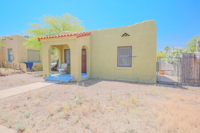 Building Photo - 317 N Santa Rita Ave