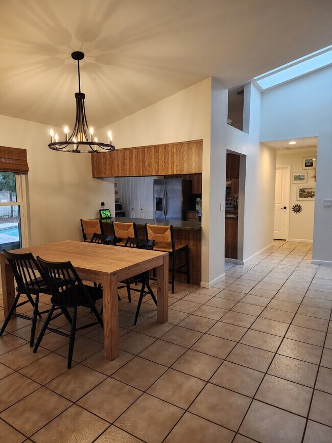 Building Photo - Pool home in Historic Tarpon Springs