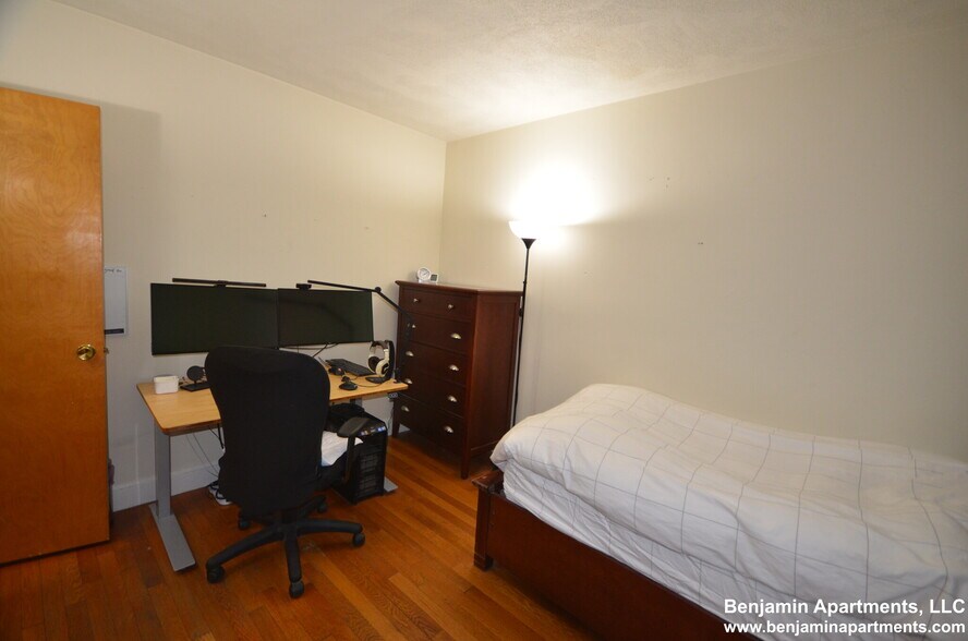 Building Photo - 316 Tappan St