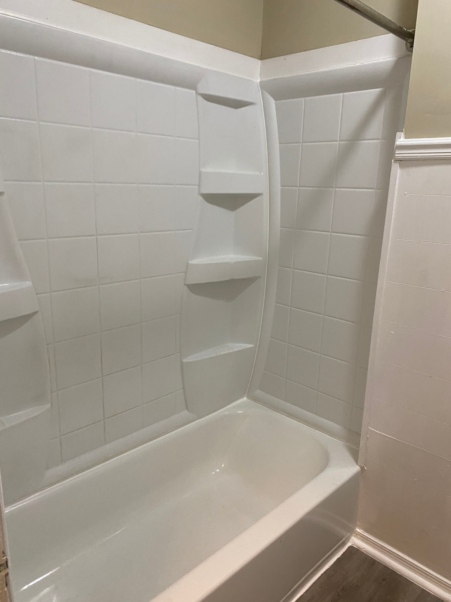 Building Photo - 16 S 19th Ave E