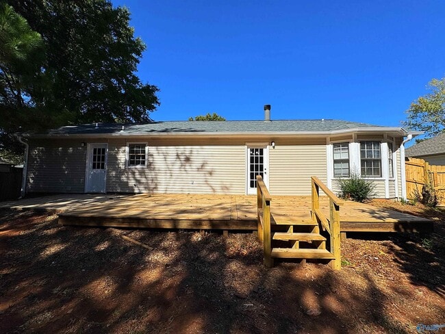 Building Photo - 103 Whisperwood Ln