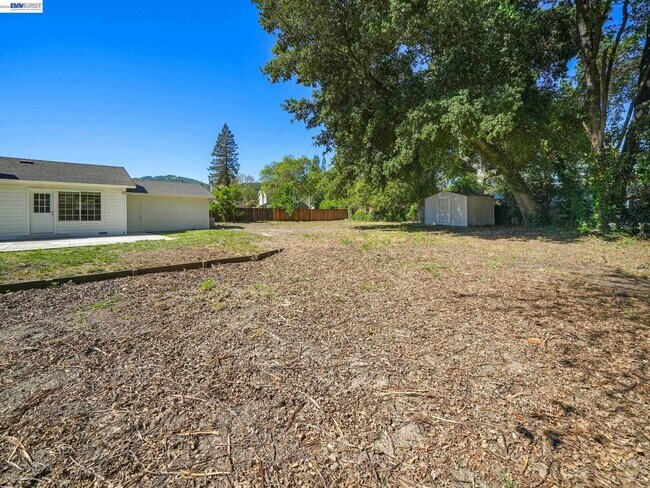 Building Photo - 72 Orchard Ct