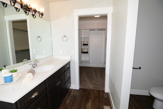 Building Photo - Luxury Tremonton Town-Home for For Rent