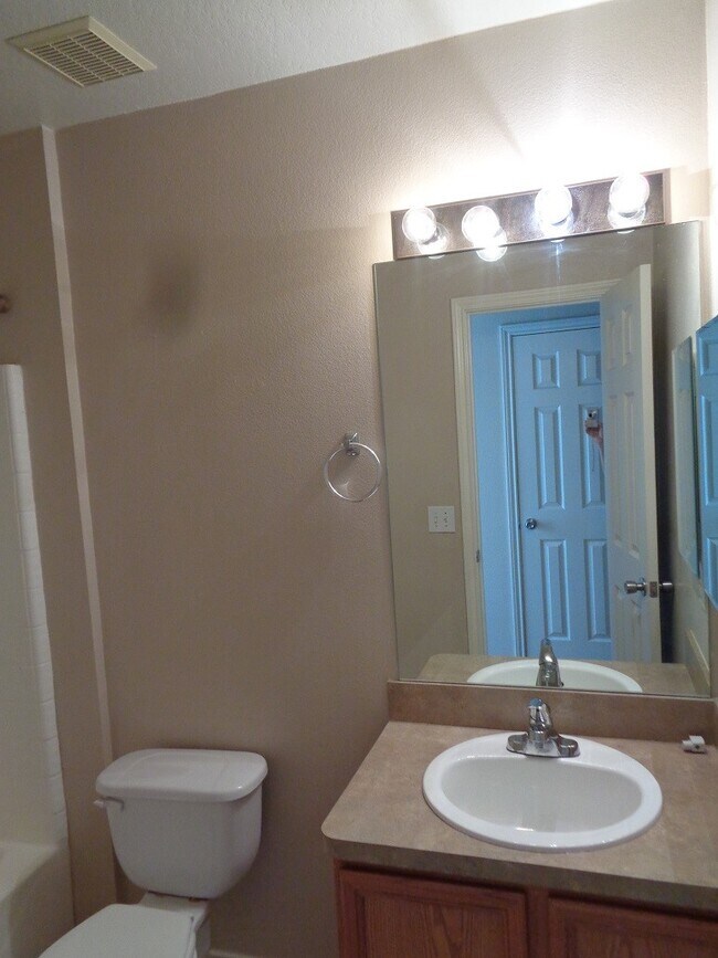 Building Photo - 23624 Wildwood Green Way