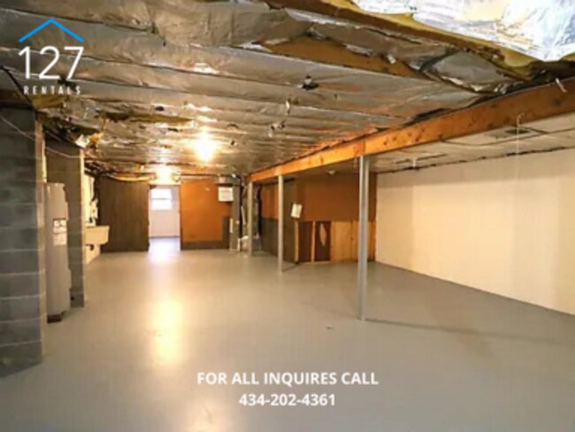 Building Photo - Beautifully Renovated 3 Bedroom Home in Pr...