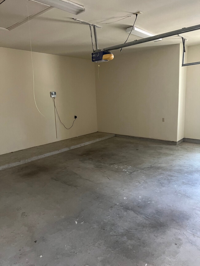 Building Photo - 3130 Dos Reales Loop