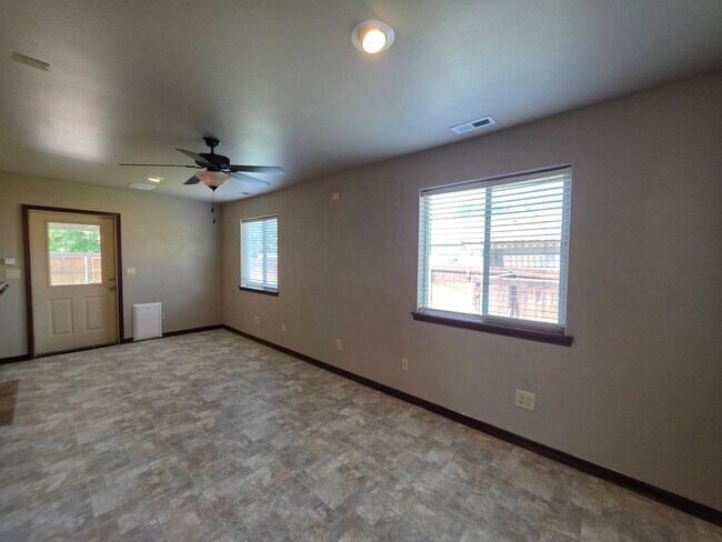 Building Photo - 1523 Sacajawea Ave
