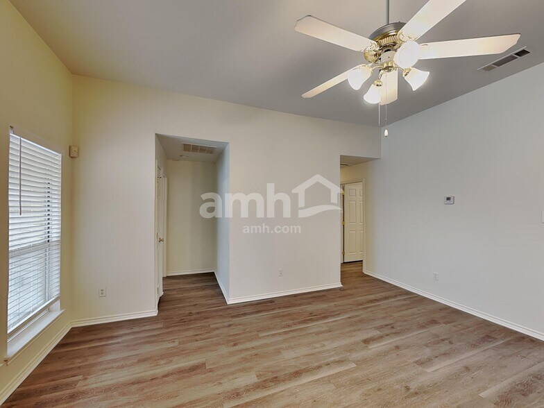 Building Photo - 901 Worden Dr