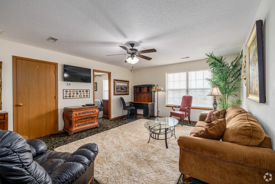 2BR, 2BA - 1250SF - Living Area - Sanibel Executive Suites