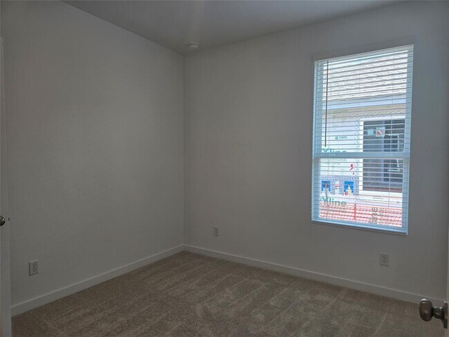 Building Photo - 229 Mets Wy