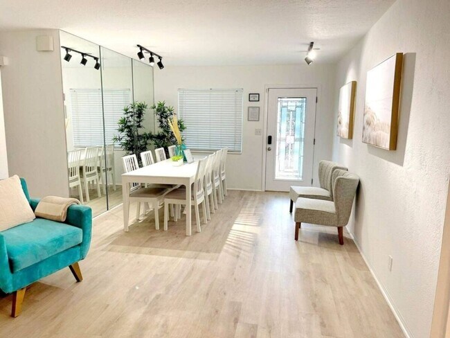 Building Photo - Stylish Heated Pool House  Near the Beach