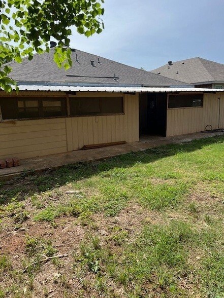 Building Photo - 8112 Autumn Creek Trail