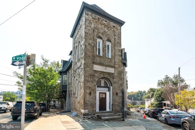 Building Photo - 5164 Ridge Ave