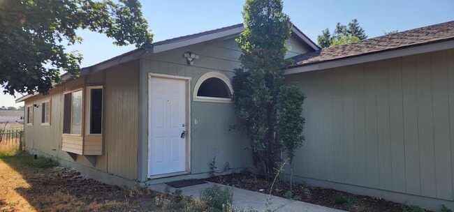 Primary Photo - 3 Bedroom Home With A Large Yard