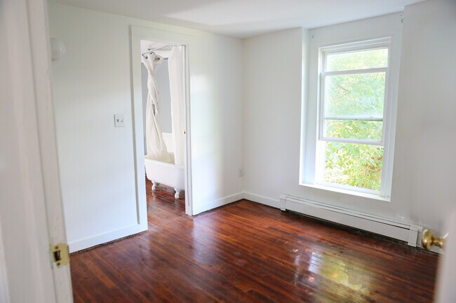 Building Photo - 16 Russell Street