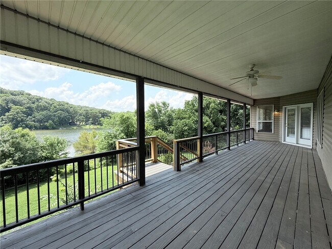 Building Photo - 18033 Broadview Dr