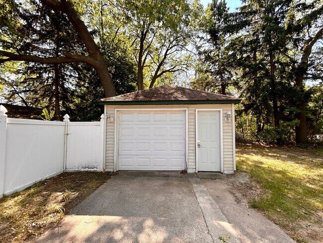 Building Photo - Two Bedroom Home in Muskegon