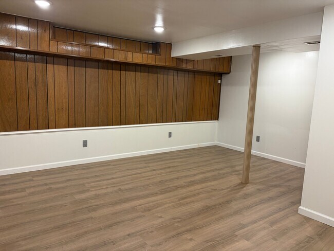Building Photo - 5013 Euclid Ln