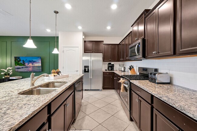 Building Photo - 7435 Oakmoss Loop