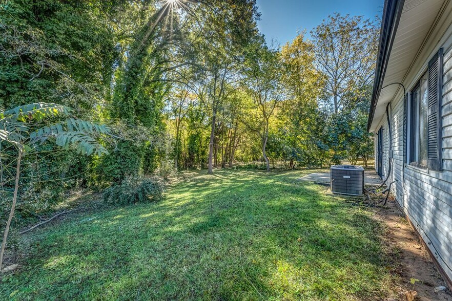 Building Photo - 283 E Hampton Ave