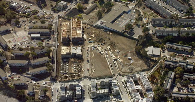 Building - Hunters View