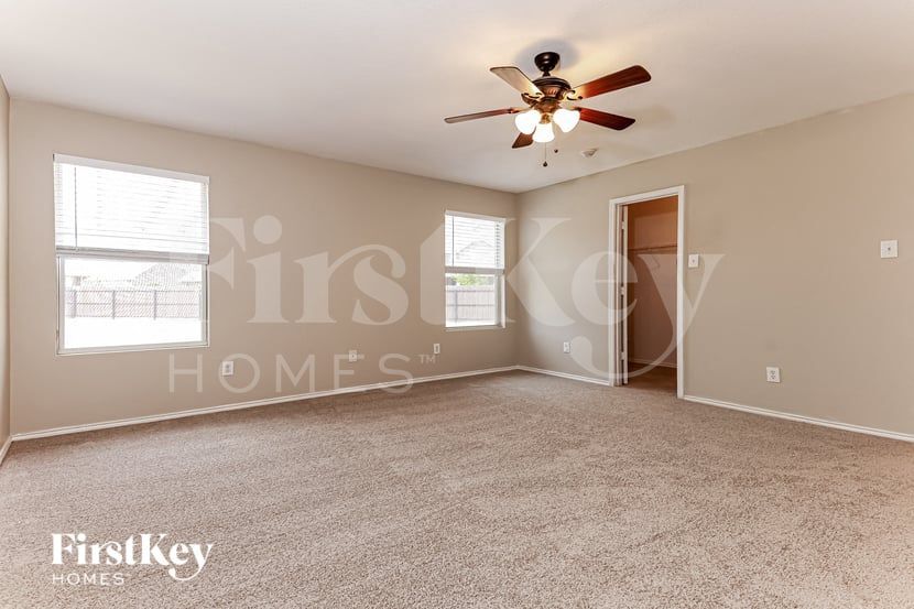 Building Photo - 229 Silver Spur Dr