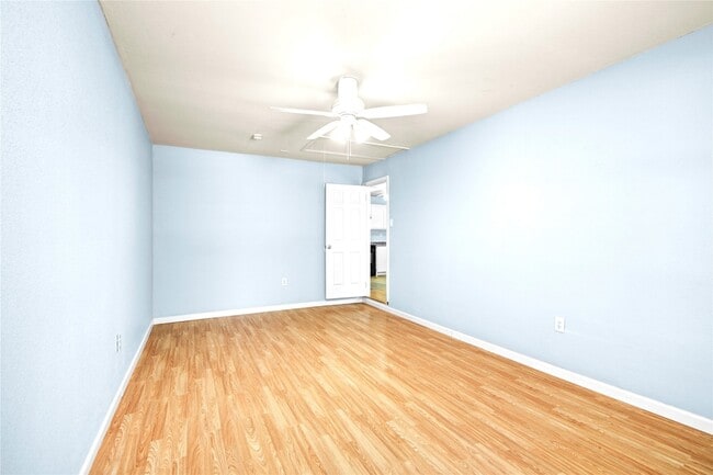 Building Photo - 8921 Oak Knoll Ln