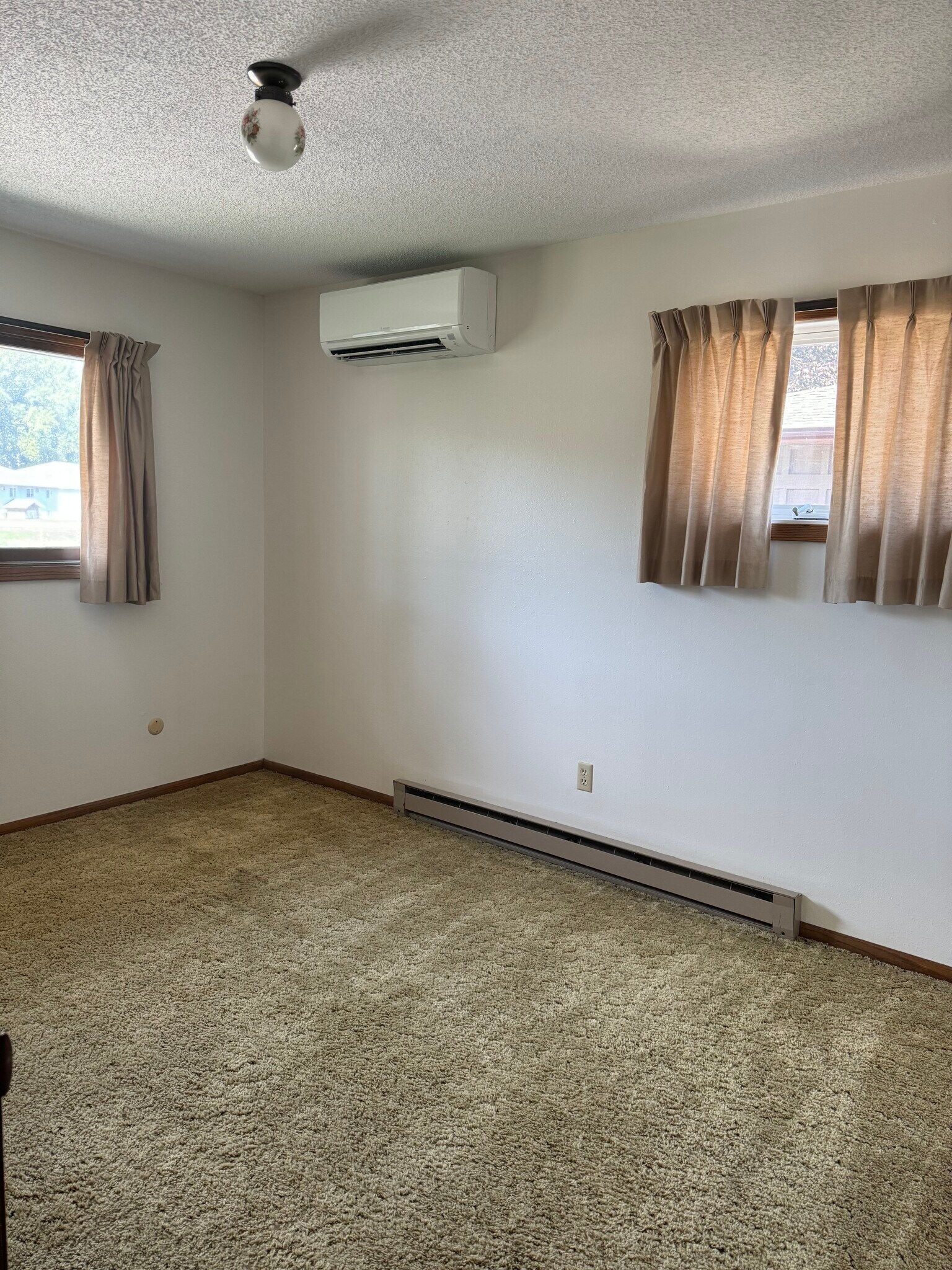 Building Photo - 513 Kerry Dr