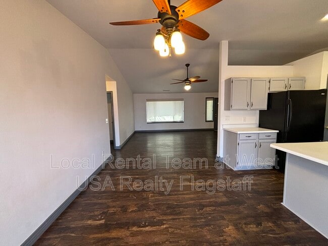 Building Photo - 3521 S Walapai Dr