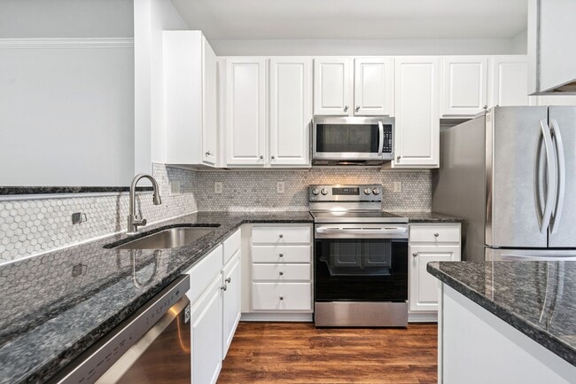Building Photo - Spacious Townhome with Finished Basement -...
