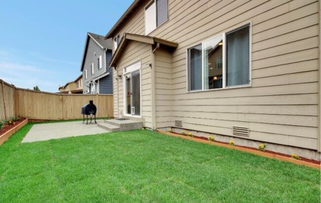 Building Photo - 6408 40th St Ct E